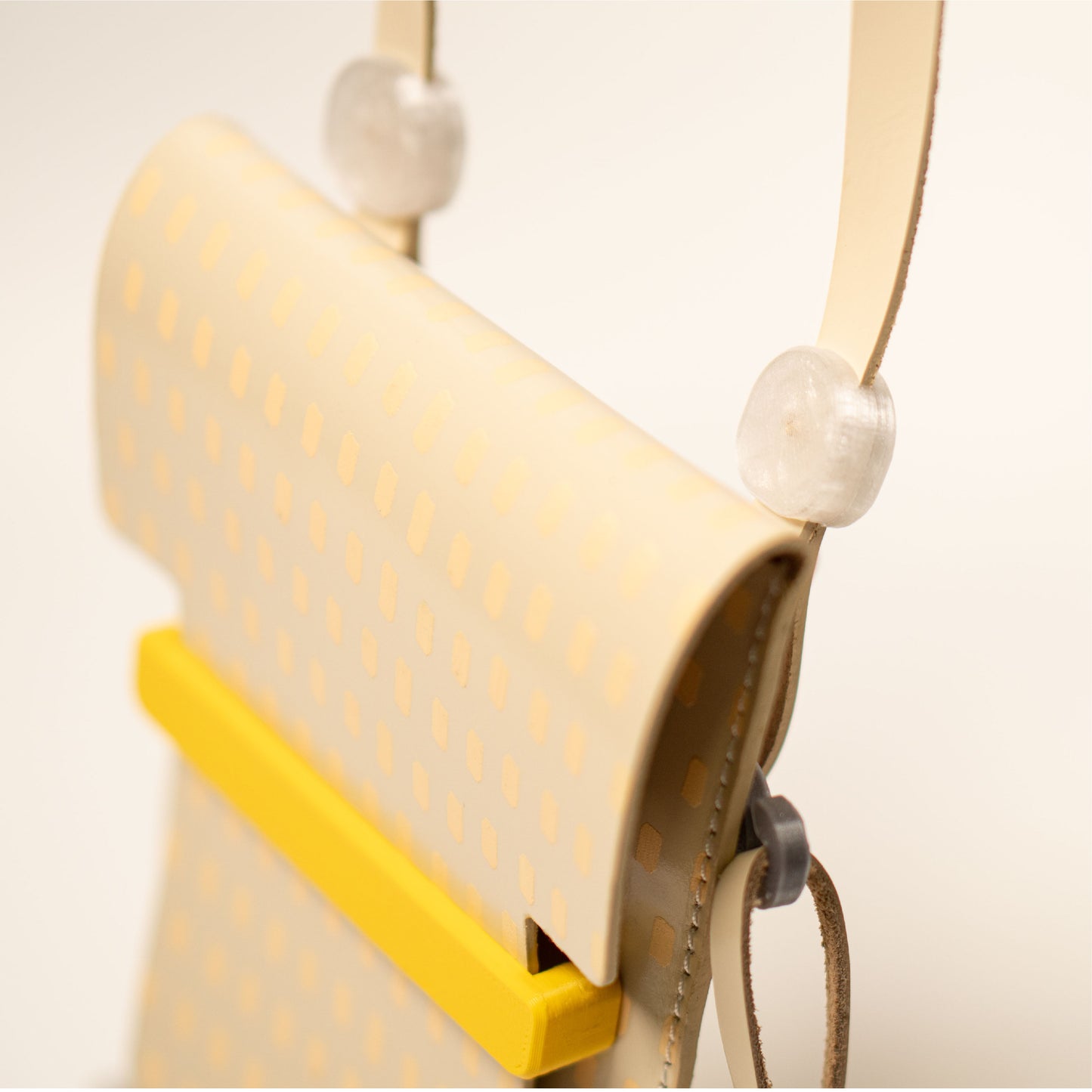 Towtow leather, tow-tow, towtow, leather, prints, bag 3D print, leathergoods, wallet, cardholder, bucket bag, screen printing, oil leather, 100% leather, TOW TOW, tow tow, digital fabrication